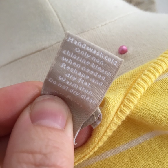 SOLD/// Banana Republic / Sweater - Picture 7 of 7